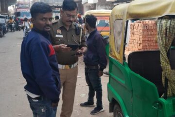 यातायात नियम तोड़ने पर सख्त कार्रवाई,4 ऑटो और 1 पिकअप वाहन सीज