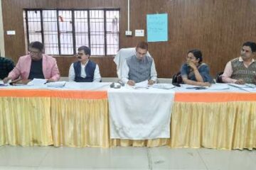 आयुष्मान कार्ड और आवास योजनाओं की समीक्षा,डीएम ने दिए सख्त निर्देश