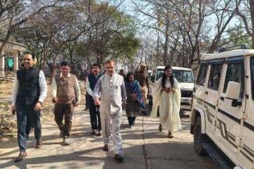 विकास भवन व पंचायत रिसोर्स सेंटर लोढ़ी का डीएम ने किया आकस्मिक निरीक्षण