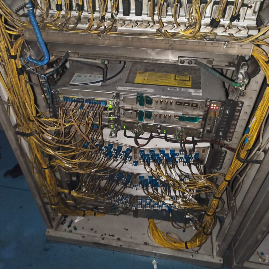 जियो नेटवर्क पर आगजनी की कोशिश, 150 टावरों की सेवा प्रभावित,पुलिस जांच में जुटी