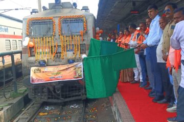 850 श्रद्धालुओं का जत्था अयोध्या धाम एवं काशी विश्वनाथ के दर्शन के लिए अयोध्या रवाना