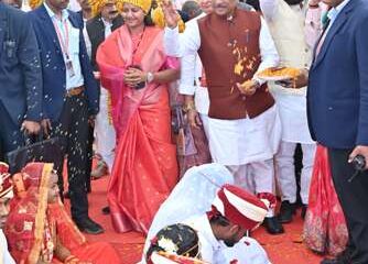 बौद्ध परंपराओं के साथ छह नवदंपत्तियों ने लिया जीवनभर साथ निभाने का संकल्प