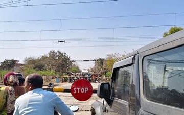 डाला रेलवे फाटक पर वैकल्पिक मार्ग की मांग , बार-बार जाम से लोग परेशान