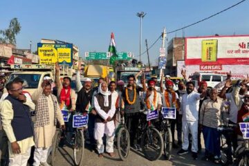 बनारस के ग्रामीण क्षेत्रों से गुज़र रही गांधीवादी युवाओं की ‘मनरेगा बचाओ यात्रा’ पहुँची पुआरिकला बाबतपुर