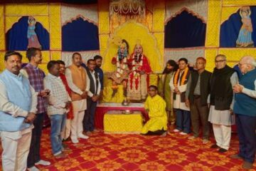 रासलीला के पहले दिन वृंदावन के कलाकारों ने श्रीकृष्ण जन्म का किया सजीव मंचन