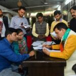 नगर विकास एवं ऊर्जा मंत्री ए के शर्मा ने लखनऊ स्थित आवास पर की जनसुनवाई