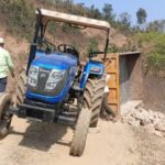 ट्रैक्टर-ट्रॉली पलटी, दो महिलाएं घायल