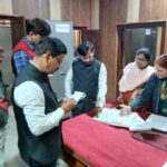 जिलाधिकारी ने किया सदर ब्लॉक कार्यालय का निरीक्षण