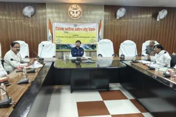 औद्योगिक क्षेत्र की उत्पन्न समस्याओं को दूर कर आकर्षक और आधुनिक बनाए – जिलाधिकारी 