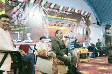 दौलत जो आ गई तो शराफ़त चली गई……….