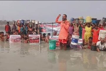 सोन नदी में उतरे ग्रामीण, हर घर नल योजना की पोल खुली