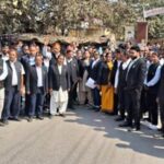 रामपुर की घटना से अधिवक्ताओं में आक्रोश,दुद्धी में सड़क पर उतरकर किया प्रोटेक्शन एक्ट लागू करने की मांग