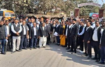 रामपुर की घटना से अधिवक्ताओं में आक्रोश,दुद्धी में सड़क पर उतरकर किया प्रोटेक्शन एक्ट लागू करने की मांग