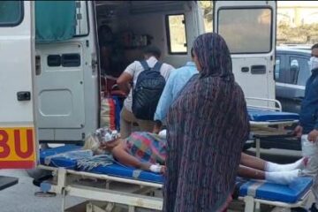 सिलेंडर लीकेज से भीषण आग, दंपती समेत चार लोग झुलसे, तीन वाराणसी रेफर