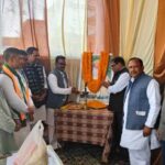 निःशुल्क चिकित्सा शिविर में 325 मरीजों का स्वास्थ्य परीक्षण कर दवा वितरण किया गया