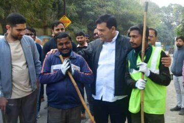 नगर विकास एवं ऊर्जा मंत्री ए के शर्मा ने काशी की सफाई व्यवस्था का किया जमीनी निरीक्षण