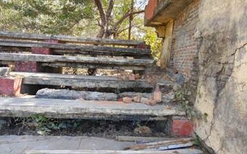 अंबेडकर स्टेडियम ओबरा जर्जर, खिलाड़ियों-दर्शकों की सुरक्षा पर खतरा