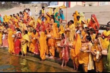 गंगा जी से जल भरकर धूमधाम से निकली कलश यात्रा