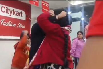 शॉपिंग मॉल में प्रेम-कहानी : बिगड़ी स्थिति, अफरातफरी का वीडियो वायरल