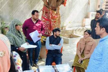 जिलाधिकारी ने किया सैयदराजा में एसआइआर के कार्यों का निरीक्षण 