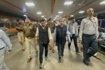 उत्तर रेलवे के महाप्रबंधक ने नई दिल्ली और आनंद विहार स्टेशनों का निरीक्षण किया