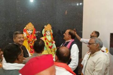 राधा कृष्ण मूर्ति की प्राण प्रतिष्ठा मे सांसद विधायक रहे उपस्थित