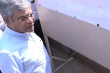 रेल मंत्री अश्विनी वैष्णव द्वारा वटवा गुजरात में प्रस्तावित मेगा कोचिंग टर्मिनल स्थल का निरीक्षण