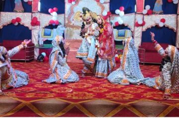 वृंदावन के कलाकारों ने श्री श्याम सगाई व माखन चोरी की लीला का किया भावपूर्ण मंचन