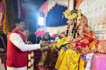 रासलीला में वीर अभिमन्यु के शौर्य पराक्रम की लीला का हुआ सुंदर मंचन, कौरवों ने छल से किया अभिमन्यु का वध