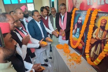 समाजवादी पार्टी ने मनाया संत रविदास एवं नरहरी मायाराज की जयंती