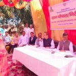 मंडलायुक्त ने ग्राम पंचायत पकरी में लगाई चौपाल, सरकार के योजनाओं की जानी हकीकत