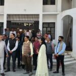 विकास भवन व पंचायत रिसोर्स सेंटर लोढ़ी का डीएम ने किया आकस्मिक निरीक्षण