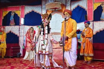 रासलीला के आठवें दिन वृंदावन के कलाकारों ने सुदामा चरित्र का किया मार्मिक मंचन