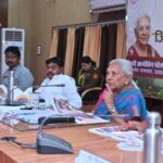 राज्यपाल ने कलेक्ट्रेट सभागार में जनपद स्तरीय अधिकारियों के साथ की बैठक