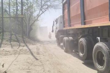 ट्रेलर के धक्के से बाइक सवार गंभीर रूप से घायल जिला अस्पताल रेफर, मौत