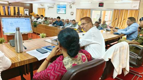 समय सीमा के अन्दर शत-प्रतिशत निर्माण कार्य कराये जाये पूर्ण – जिलाधिकारी