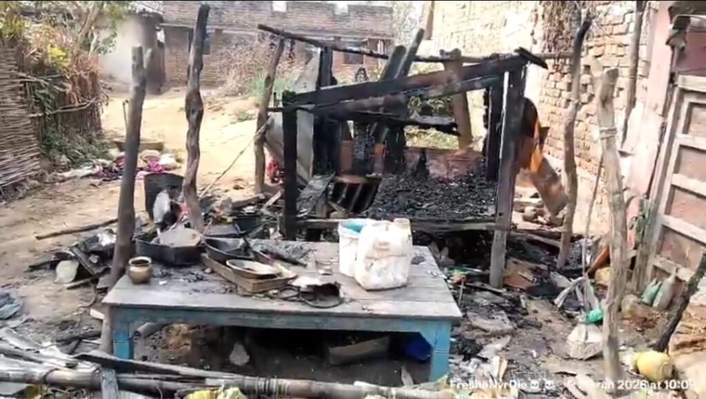 गुमटी में आग लगने के बाद सिलेंडर फटा,धमाके से मची अफरा-तफरी,चार लोग झुलसे