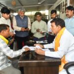 नगर विकास एवं ऊर्जा मंत्री ए के शर्मा ने लखनऊ स्थित आवास पर की जनसुनवाई