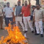 सीएम योगी की मां पर अभद्र टिप्पणी के विरोध में भाजपाइयों का प्रदर्शन,मौलाना सलीम का पुतला फूंका