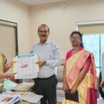 झारखंड के सूचना एवं जनसंपर्क विभाग की टीम ने छत्तीसगढ़ संवाद द्वारा प्रकाशित ‘रोजगार और नियोजन’ की ली जानकारी