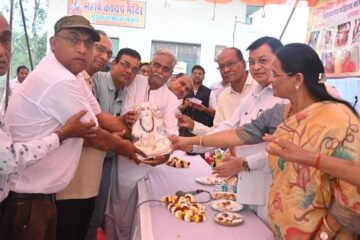 उद्योग मंत्री लखन लाल देवांगन ने श्री चंदपुरिहा कंसोधन वैश्य गुप्ता समाज को सामुदायिक भवन की दी सौगात