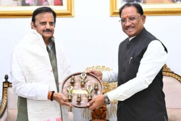 मुख्यमंत्री से मध्यप्रदेश के उपमुख्यमंत्री राजेंद्र शुक्ल ने की सौजन्य मुलाकात