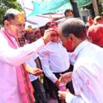 मुख्यमंत्री निवास में होली के रंगों की बौछार: मुख्यमंत्री  विष्णु देव साय ने अधिकारियों-कर्मचारियों संग खेली होली