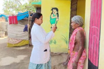 आयुष्मान और वय वंदन कार्ड वितरण में प्रदेश का अग्रणी जिला बना बस्तर