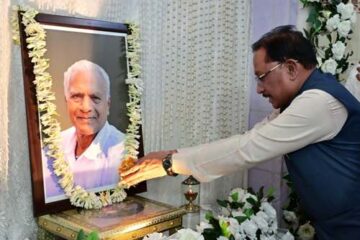 मुख्यमंत्री विष्णुदेव साय ने लोकतंत्र सेनानी स्वर्गीय महावीर प्रसाद जैन को दी श्रद्धांजलि