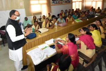 चिनहट सीएचसी में गंदगी पर भड़के डिप्टी सीएम….