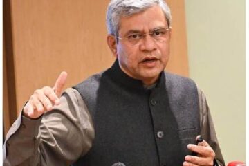 रेल मंत्री अश्विनी वैष्णव ने प्रयागराज स्टेशन के कायाकल्प पर दिया जोर, दशकों की निष्क्रियता पर उठाए सवाल