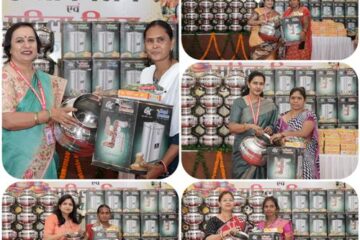 श्रद्धा महिला मंडल द्वारा महिला संविदा कर्मियों के साथ होली मिलन एवम् महिला दिवस के उत्सव का आयोजन