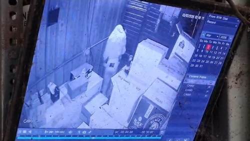 शराब की दुकान में चोरी, सीसीटीवी में कैद हुई पूरी घटना