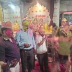 शनिवार को ही भक्तों ने बजरंगबली संग खेली होली, लगाया गुलाल 